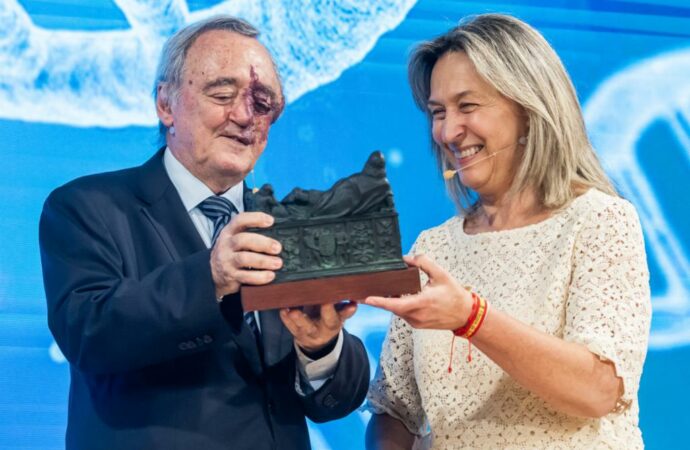 Mariano Barbacid recibió en Guadalajara el Premio Valores Humanos y Culturales