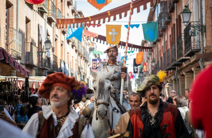 Mercado Cervantino de Alcalá 2025: ¿Sabes dónde aparcar sin volverse tan «loco» como Don Quijote?