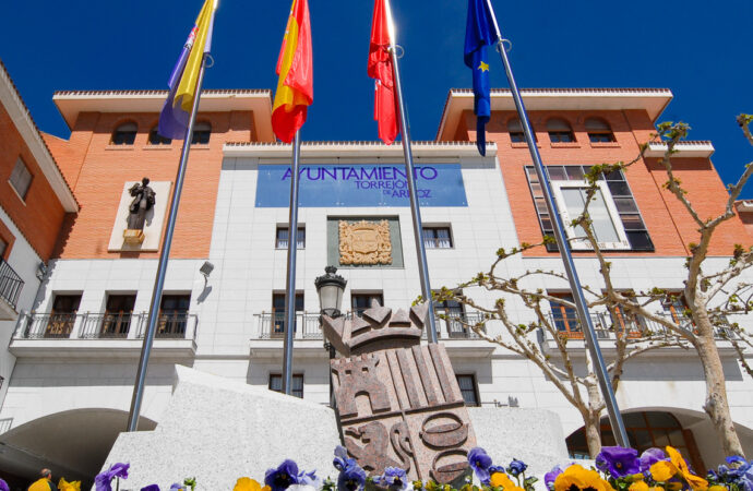 El alcalde de Torrejón, Alejandro Navarro, anuncia que comenzará a bajar la Tasa de Basuras un 15% en 2026