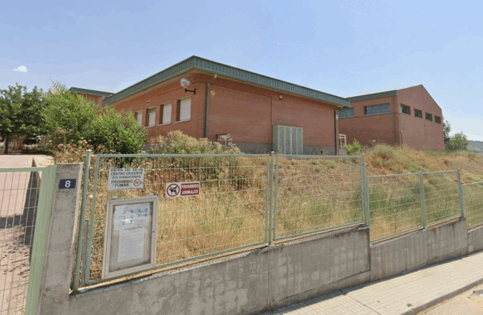 Padres y madres del Colegio Salvador Dalí de Villalbilla se movilizan contra una instalación fotovoltaica