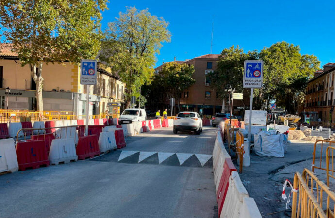 Reabierto al tráfico en Alcalá el acceso desde la Plaza Cuatro Caños (Puerta de Mártires) a C/ Azucena