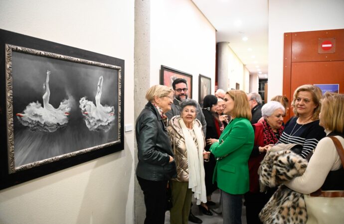 La artista Trinidad Romero expondrá de forma permanente 14 cuadros en la Biblioteca Cardenal Cisneros de Alcalá de Henares