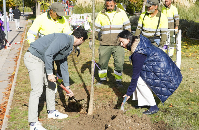 El Día Internacional Contra el Cambio Climático se celebró en Torrejón con una nueva plantación de árboles