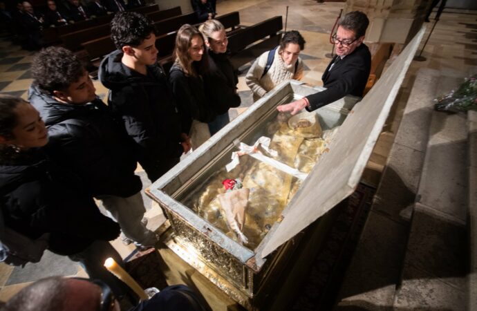 «La momia» de San Diego de Alcalá volvió a exhibirse en la Catedral en su festividad: sólo se hace una vez al año
