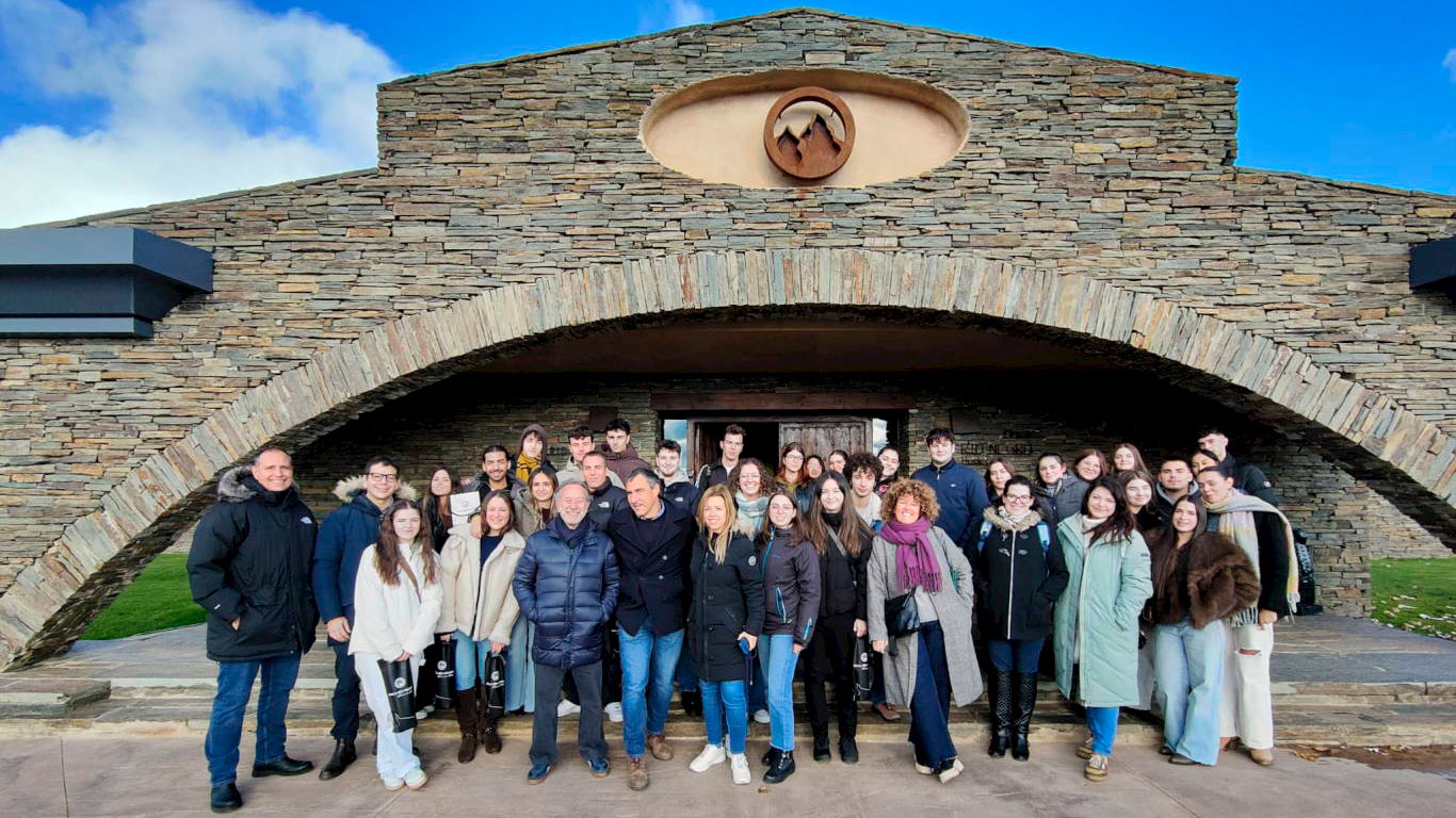 Estudiantes de la UAH aprenden sobre vino en Finca Río Negro