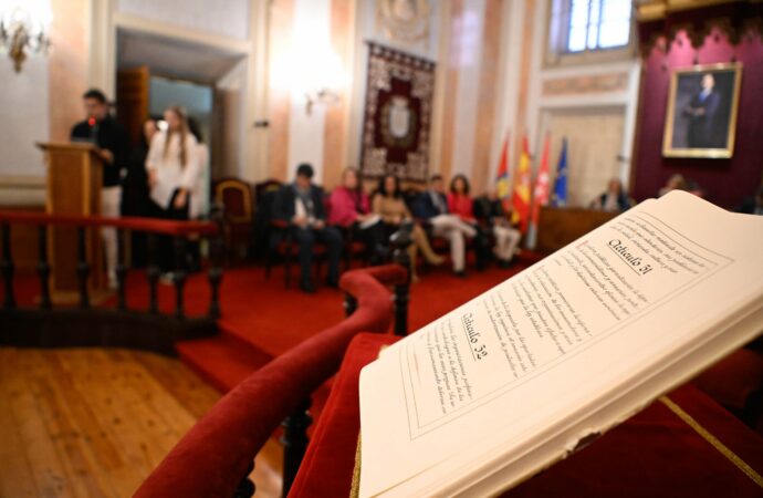 Fiesta de la Constitución Española en Alcalá: lectura pública a cargo de alumnos de varios centros educativos