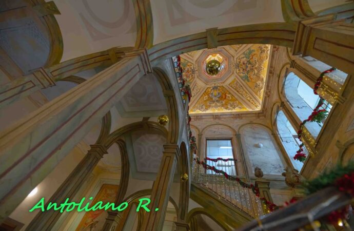 Programa de espectáculos de Navidad en diciembre en la Escalera Monumental de Escolapios en Alcalá