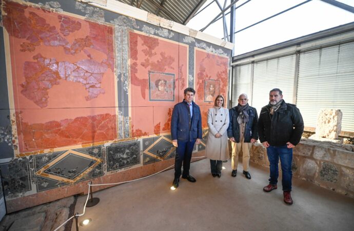 Abre al público en Alcalá una nueva estancia con pinturas murales dedicadas a los dioses en la Casa de los Grifos de Complutum