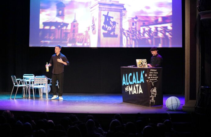 Nene volvió a llenar el Teatro Cervantes con su doble función de «Alcalá Me Mata Mix»