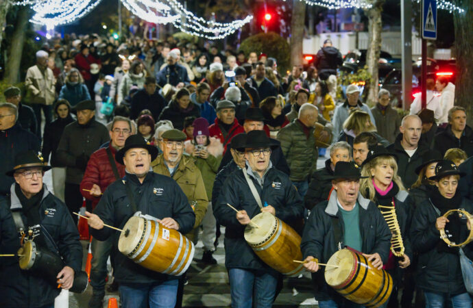 La tradicional Zambombada volvió con éxito por Navidad a las calles de Guadalajara