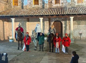 Los Reyes Magos cumplieron con los niños y fueron a caballo en Fuentenovilla