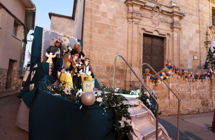La ilusión de los niños, los Reyes y el sabor del roscón cerraron la Navidad en Almonacid de Zorita