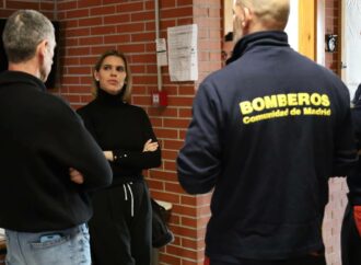 La alcaldesa de Alcalá, Judith Piquet, visitó a los equipos de emergencia en Nochevieja