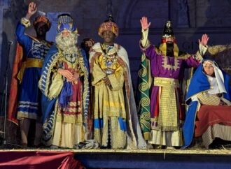 Se avería la carroza de Gaspar en Guadalajara y el Rey recorre a pie todo el recorrido de Guadalajara