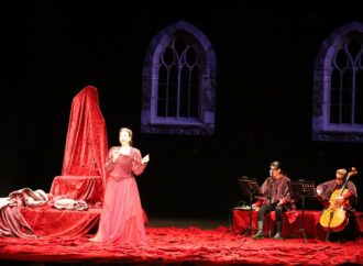 El Festival ALMA Catalina se cerró en Alcalá con el espectáculo «Palabra de Reina, rosas y granadas»