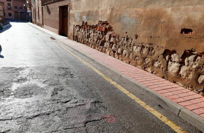 La calle Arcipreste de Hita, en el centro de Alcalá, se transformará en calle de plataforma única