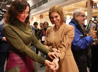 La presidenta regional, Isabel Díaz Ayuso, vuelve a arropar a Alcalá de Henares en FITUR 2026