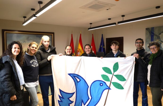Día de la Paz en Alcalá: el acto de las Escolapios se celebró a cubierto con la presencia de la alcaldesa