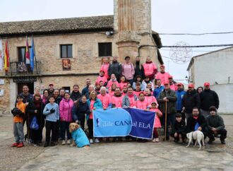 Fuentenovilla volvió a caminar unida en la X Marcha Solidaria a favor de la lucha contra la ELA