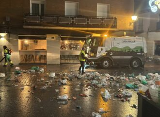 El Ayuntamiento de Alcalá retiró cerca de seis toneladas de residuos tras las Pre uvas y la Tardevieja del día 31