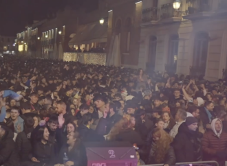 Las pre uvas de Alcalá del día 30 volvieron a triunfar en la Plaza de Cervantes