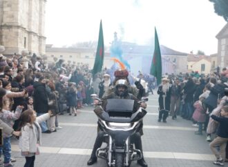 Los Reyes Magos llegaron en moto a la Catedral y Palacio Arzobispal de Alcalá de Henares