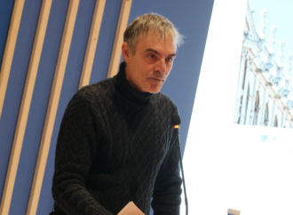 FITUR 2026 / Alcalá presentó sus nuevas láminas turísticas del fotógrafo Ricardo Espinosa