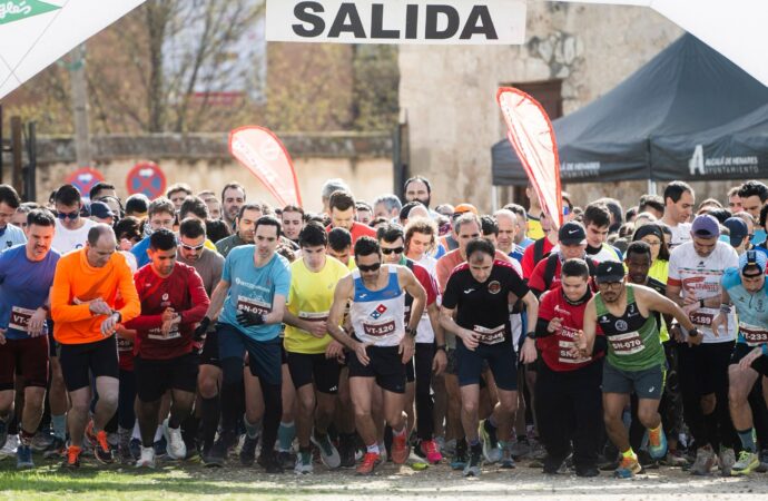 El ‘Cross Escolar del Distrito I’ de Alcalá reunió junto a las murallas a niños y familias