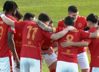 Fútbol. La fraternidad en el banquillo de los Hermanos De las Cuevas (RSD Alcalá 0 – Orihuela 1)