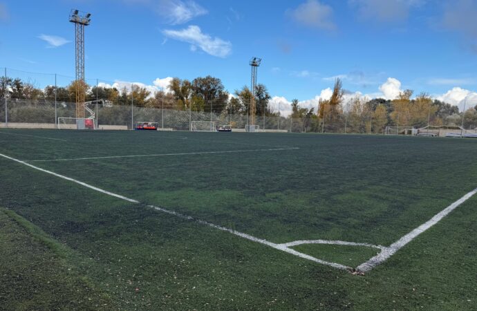 Uno de los campos de fútbol anexos al Pedro Escartín en Guadalajara no podrá usarse esta temporada