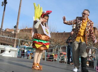Carnaval Infantil en Alcalá 2026: los niños llenaron de originales disfraces la Plaza de Cervantes