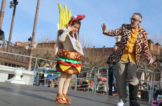 Carnaval Infantil en Alcalá 2026: los niños llenaron de originales disfraces la Plaza de Cervantes