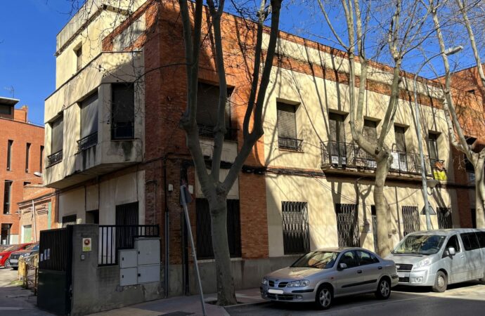 600.000 euros en Alcalá para la reparación de las fachadas y cubiertas del edificio Daoíz y Velarde 28, junto a la Escuela Oficial de Idiomas
