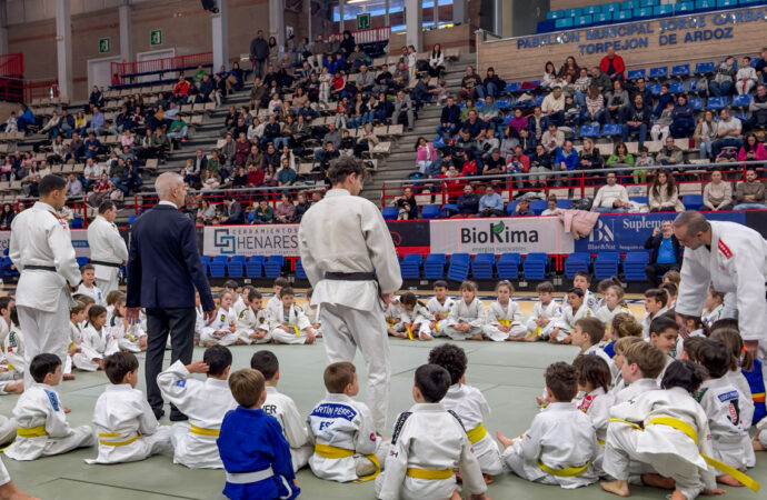 Cientos de chavales disfrutaron en Torrejón de una jornada “Club Pandy FamiJudo”