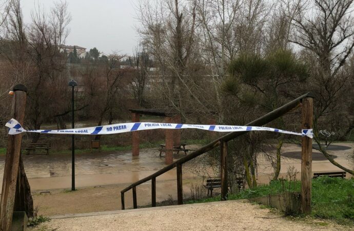 Río Henares / El incremento del caudal obliga a Guadalajara a limitar los accesos al Paseo Fluvial
