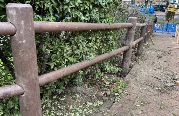 En marcha los trabajos de renovación del vallado del paseo del río Henares a su paso por Nueva Alcalá