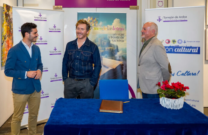 Pablo Rivero presentó en Torrejón de Ardoz su nueva novela “La canguro”