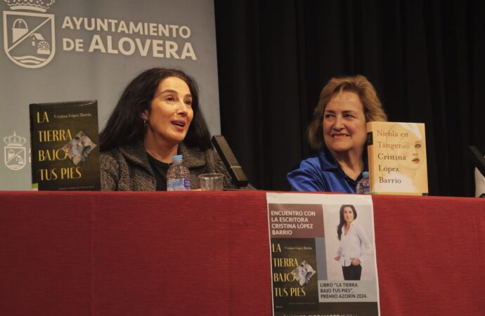 La ganadora del Premio Azorín de literatura 2024, Cristina López Barrio, presentó su libro en Alovera