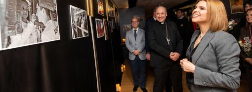 Inaugurada en Alcalá la exposición fotográfica Momentos de Fe en la Quinta de Cervantes