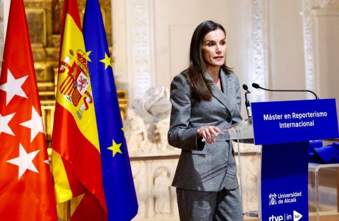 La Reina Letizia «imparte una master class de periodismo» en la Universidad de Alcalá