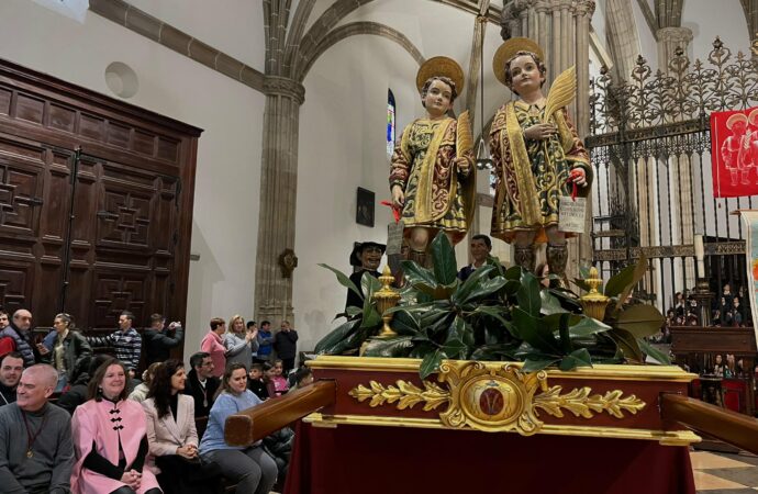 La fiesta de la Reversión de las Reliquias de los Santos Niños en Alcalá reunió a numerosos escolares