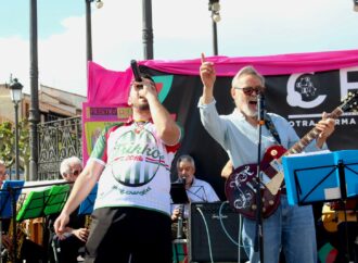Cientos de personas disfrutaron en la Plaza de Cervantes de Alcalá del primer Festival Intergeneracional