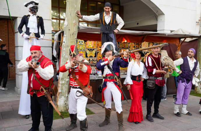 Buen tiempo y mucha participación en el Mercado Goyesco de Torrejón
