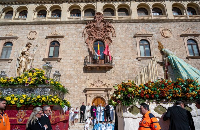 Domingo de Resurrección / El novedoso encuentro en el Palacio Arzobispal puso el punto y final a la Semana Santa de Alcalá 2026