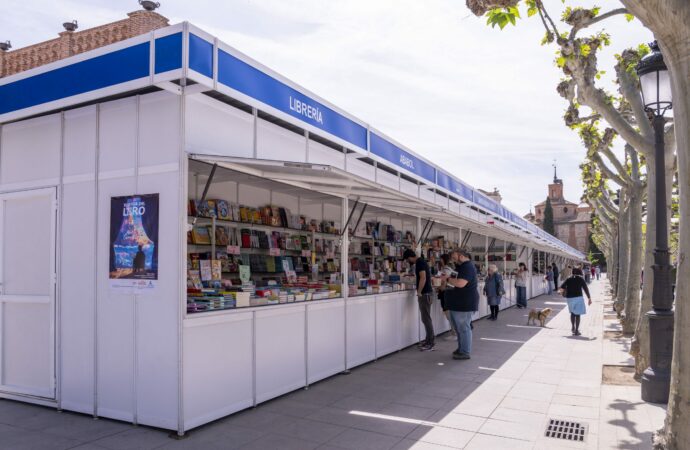 Abierta la Feria del Libro de Alcalá de Henares: María Dueñas, Fernando Savater, Julio Llamazares…