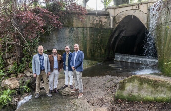 Fin a los vertidos de toallitas al río Henares con un sistema de retención en el aliviadero del Alamín en Guadalajara