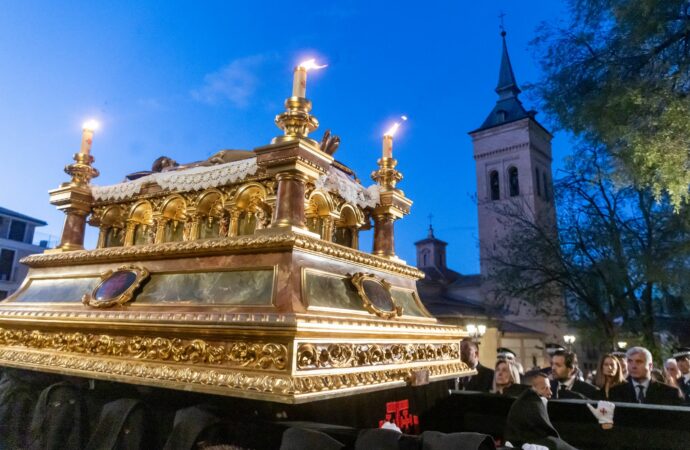 Miles de fieles arroparon en Guadalajara la Procesión del Silencio en una noche de solemnidad