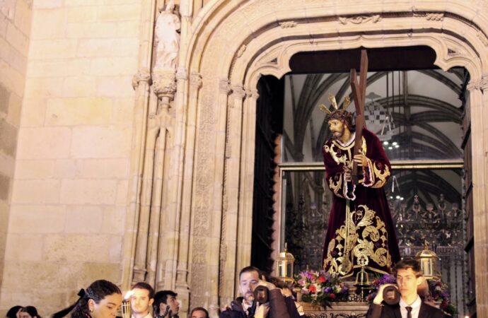 El Martes Santo acogió el Vía Crucis desde la Catedral de Alcalá de Henares