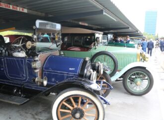 Los coches de época volvieron a Alcalá de Henares con el Veteran Car Club de España
