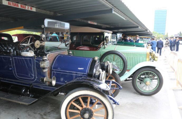 Los coches de época volvieron a Alcalá de Henares con el Veteran Car Club de España